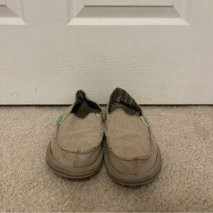 Women’s tan sanuks